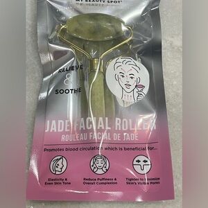 ✨✨Jade Facial Roller✨✨